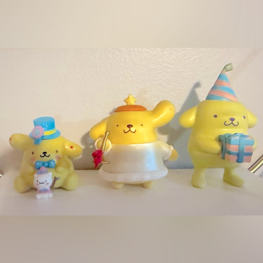 Like New Pompompurin figures